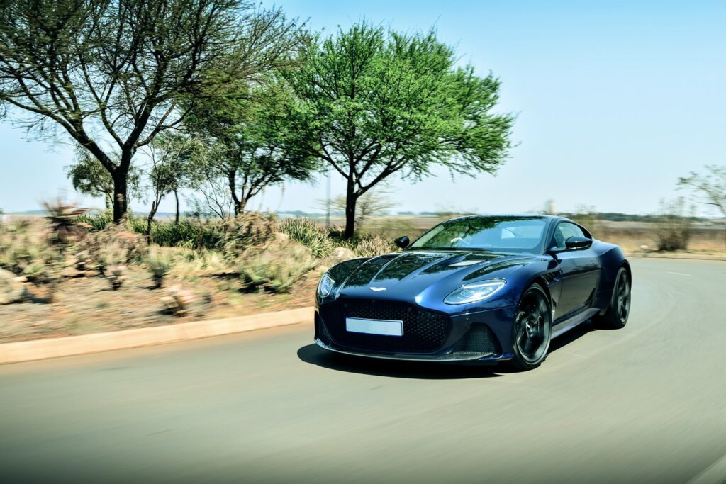 Aston Martin DBS v12