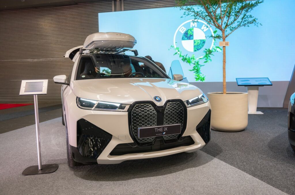 White BMW IX
